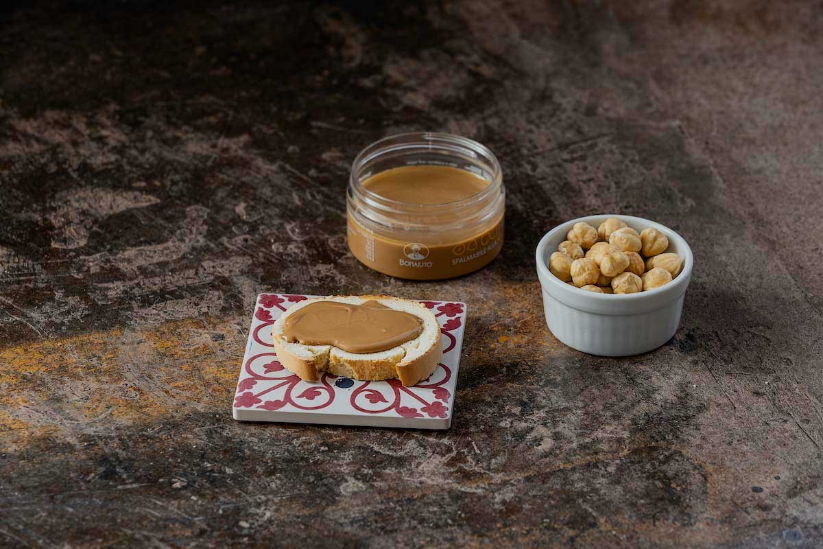 Spalmabile alla nocciola